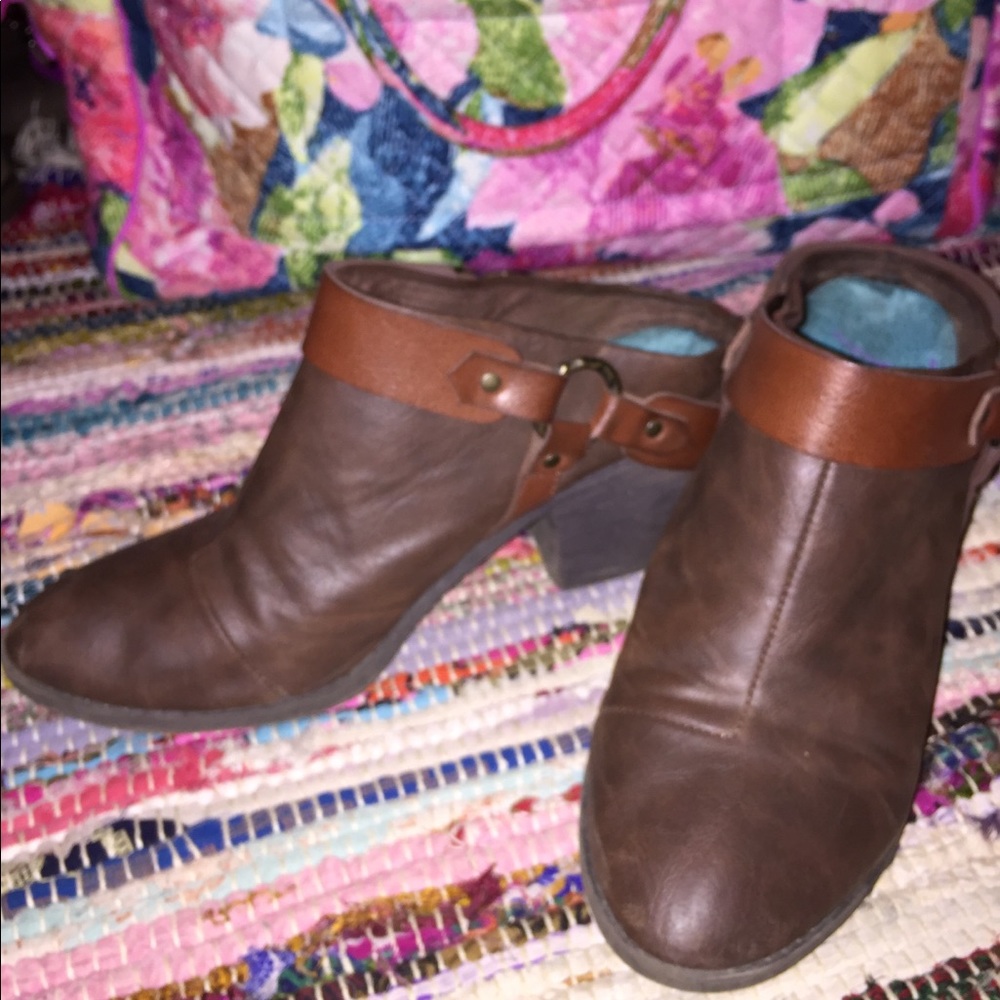 Blowfish clog size 8.5.